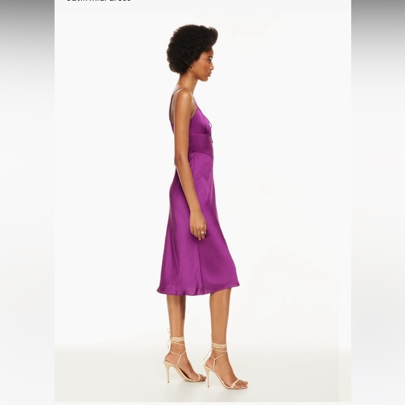 Wilfred Bellow Dress (Satin) - Picture 3 of 12